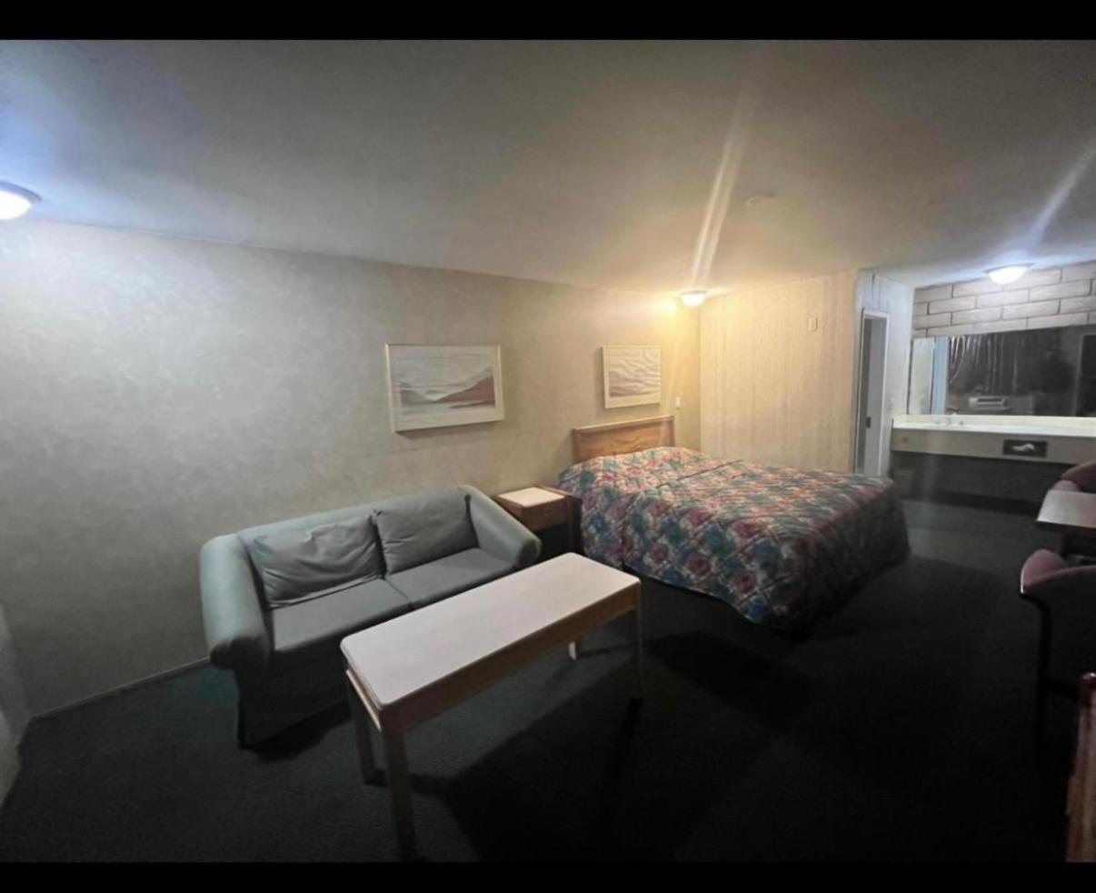 Hotel Circle - Jurupa Valley 60 Fwy *