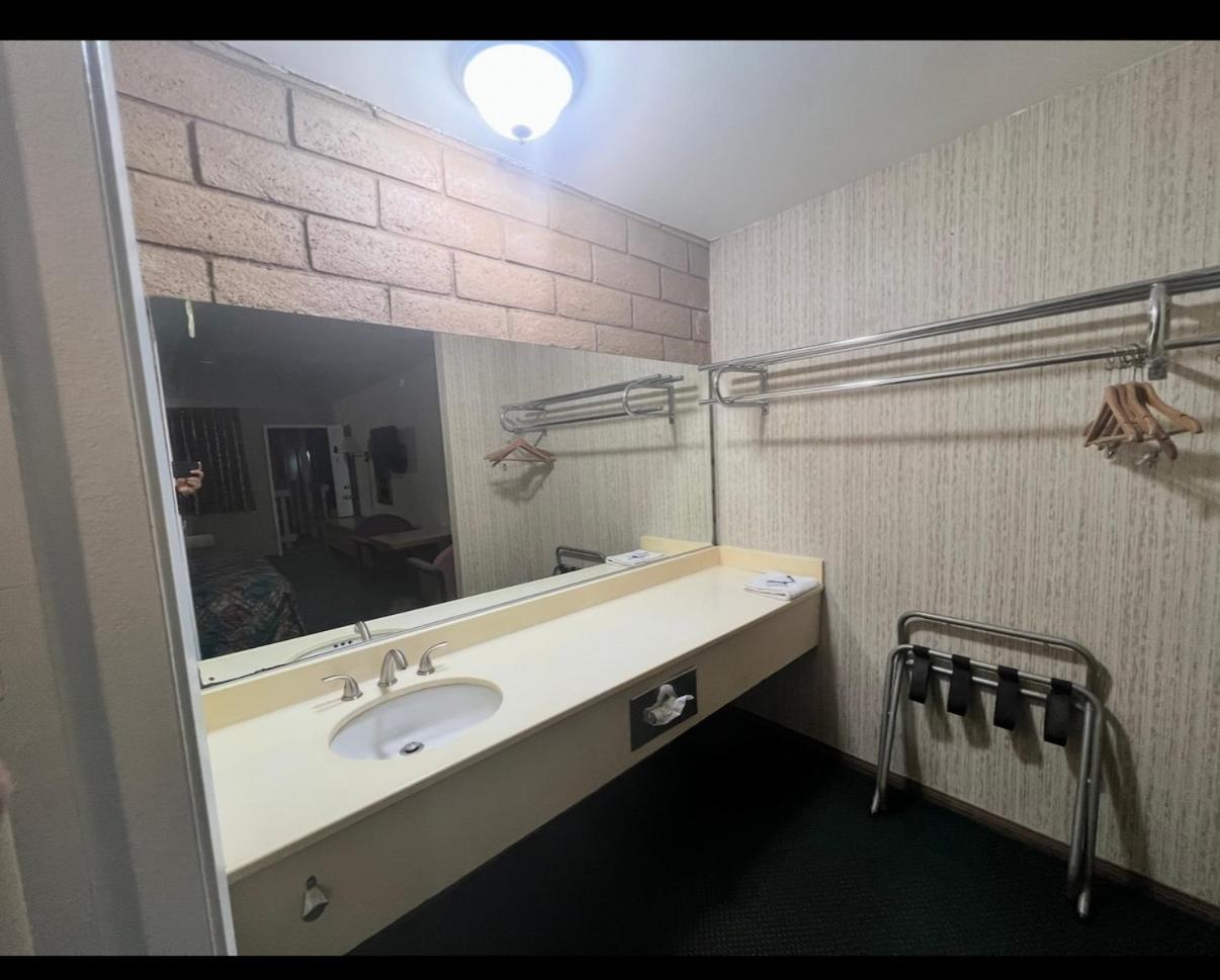 Hotel Circle - Jurupa Valley 60 Fwy